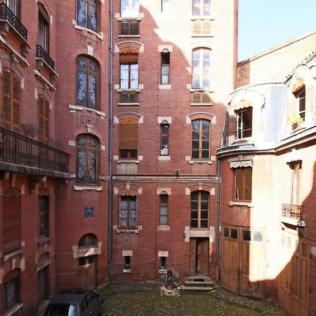 Toulouse - Alsace Lorraine - Languedoc-Place Du Salin-Museum Histoire Naturelle- Jardin Des Plantes-Musee Augustins- Palais De Justice Station Metro Carmes Ligne B Exterior photo